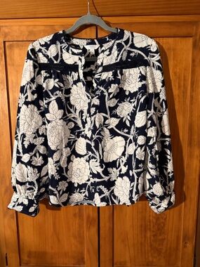 Time and Tru Navy and White Floral Peasant Blouse